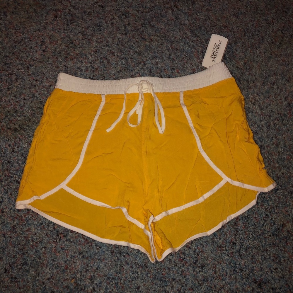 *BRAND NEW* Mustard leisure shorts